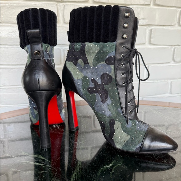 Christian Louboutin
Suede Camouflage Print Lace-Up Boots - Picture 2 of 11